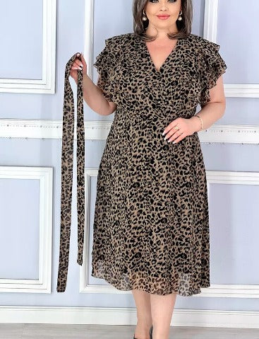 Elegant dress with leopard print and V-neck.